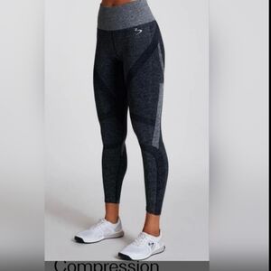 NWT! Beachbody Women's Yoga Grey Intent Compression Legging Size …